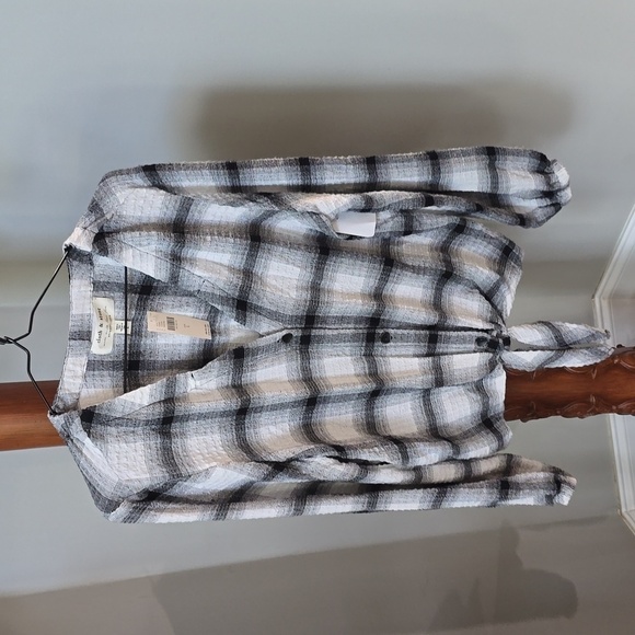 cloth & stone Tops - NWT black and white plaid long sleeve shirt
